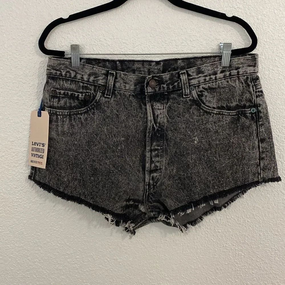 NWT-Levi’s Authorized Vintage-faded Black-button fly cutoff-denim shorts-Size 34
